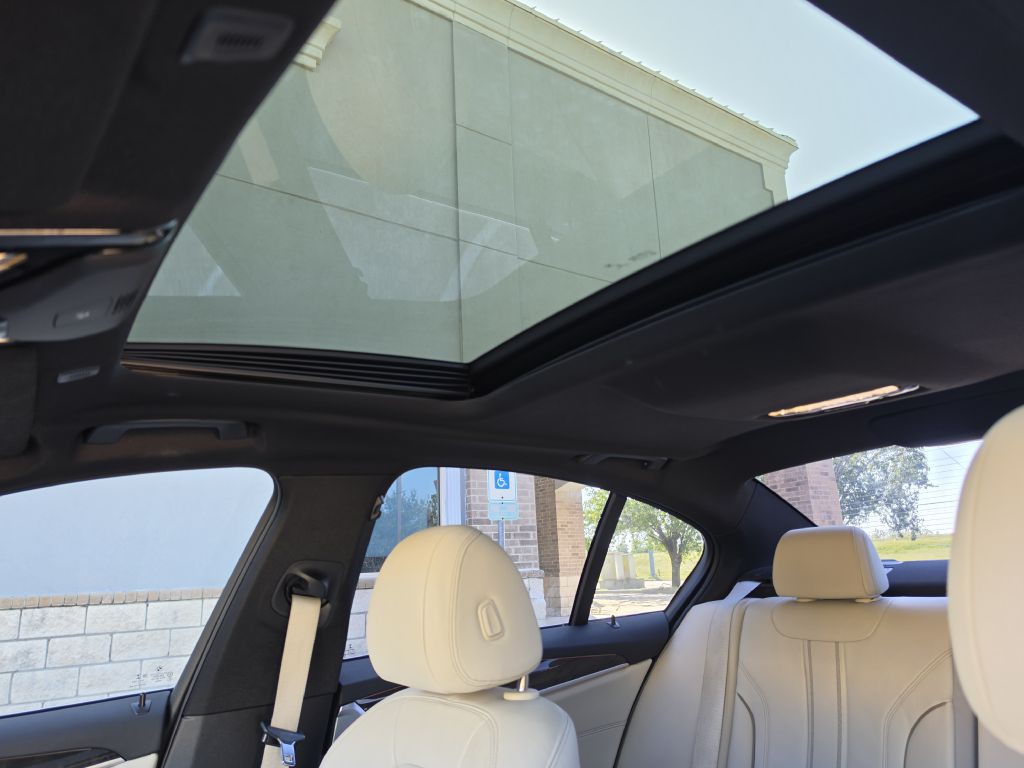 2017 BMW 5 Series Image 26
