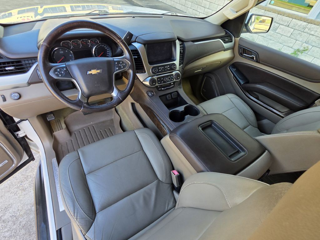 2016 Chevrolet Suburban Image 12