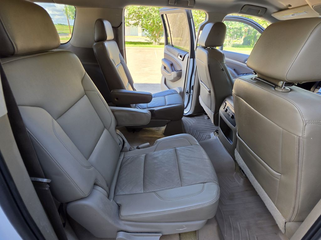 2016 Chevrolet Suburban Image 16