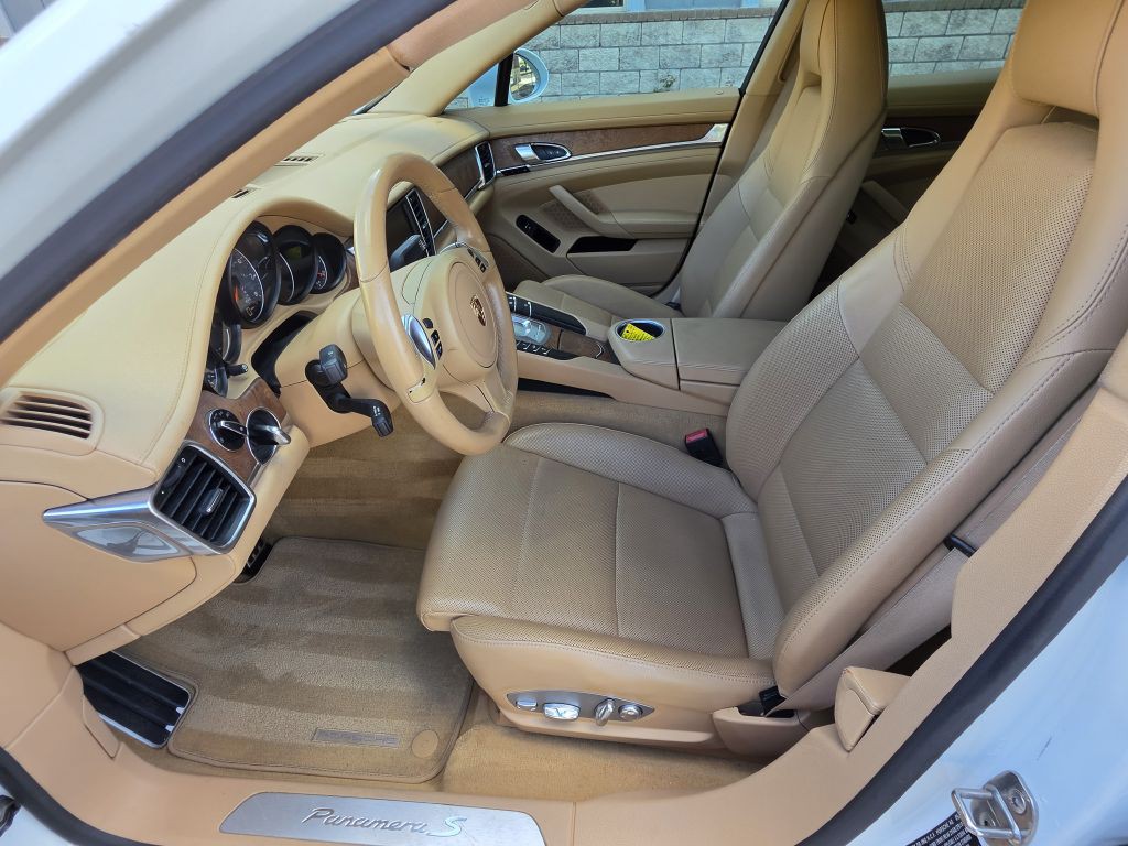 2014 Porsche Panamera Image 11