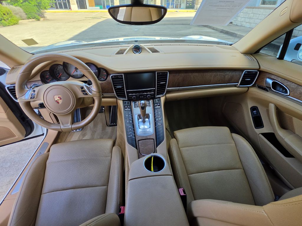 2014 Porsche Panamera Image 12
