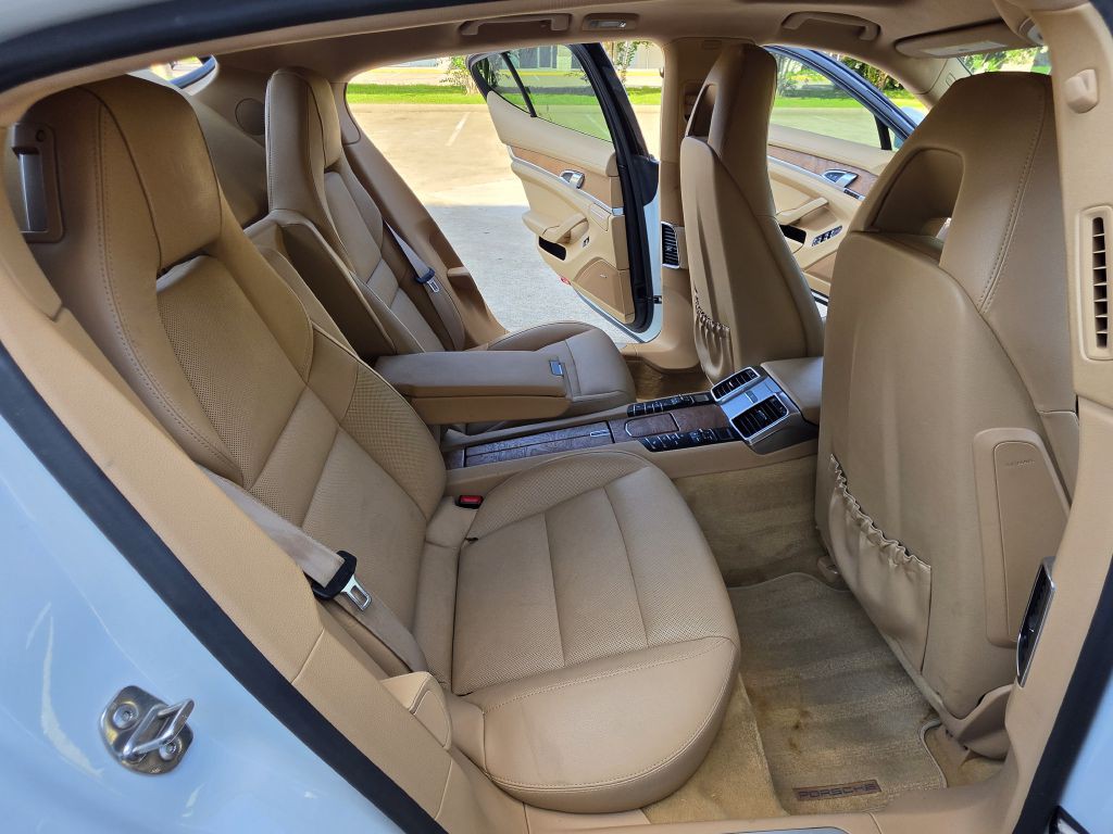 2014 Porsche Panamera Image 14