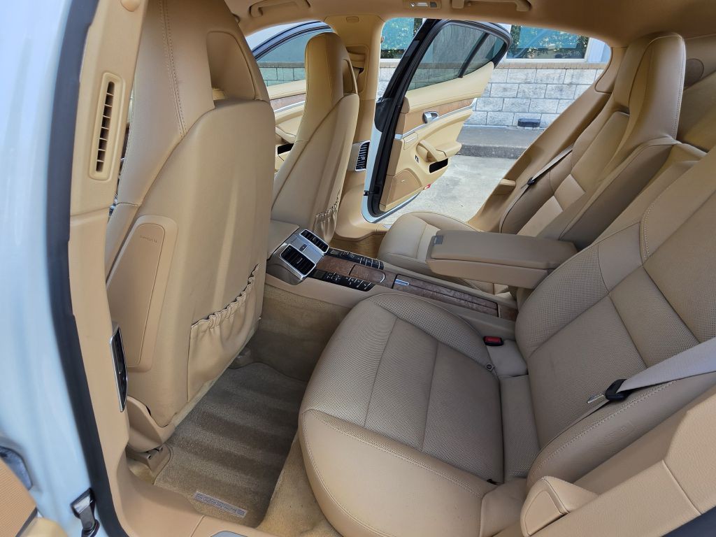 2014 Porsche Panamera Image 15