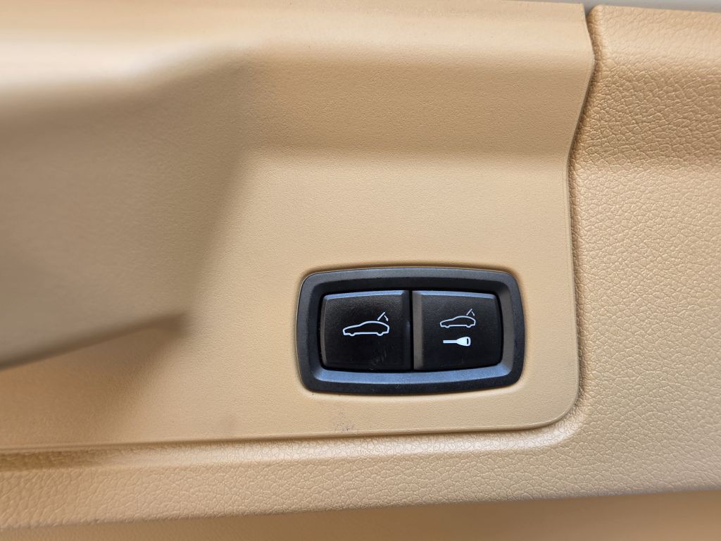 2014 Porsche Panamera Image 19