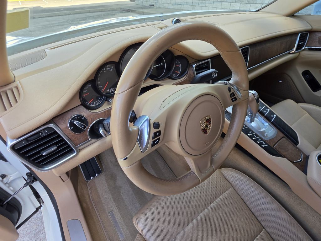 2014 Porsche Panamera Image 20