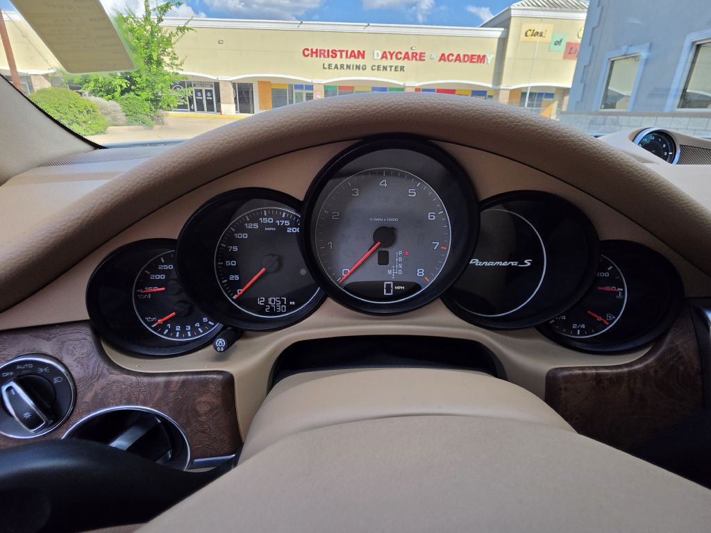 2014 Porsche Panamera Image 22