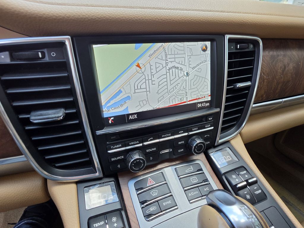 2014 Porsche Panamera Image 23