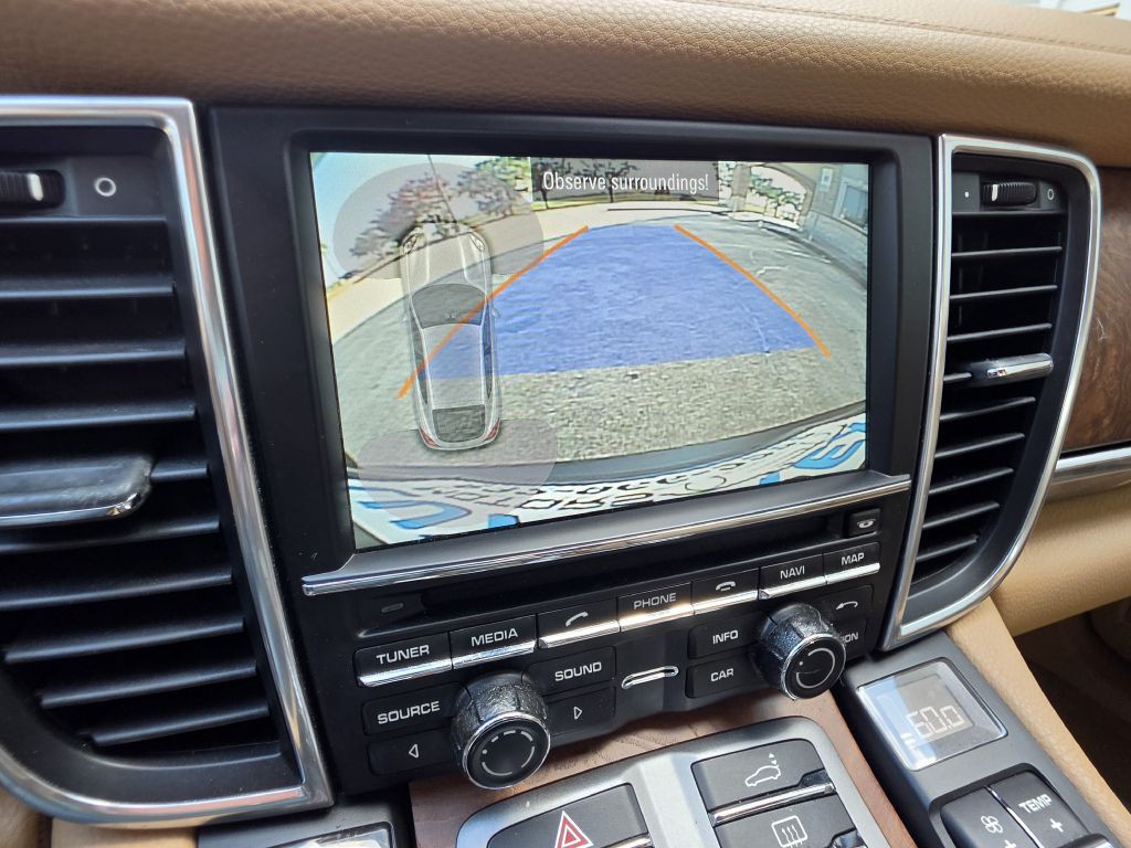 2014 Porsche Panamera Image 24