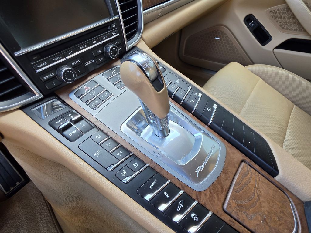 2014 Porsche Panamera Image 25