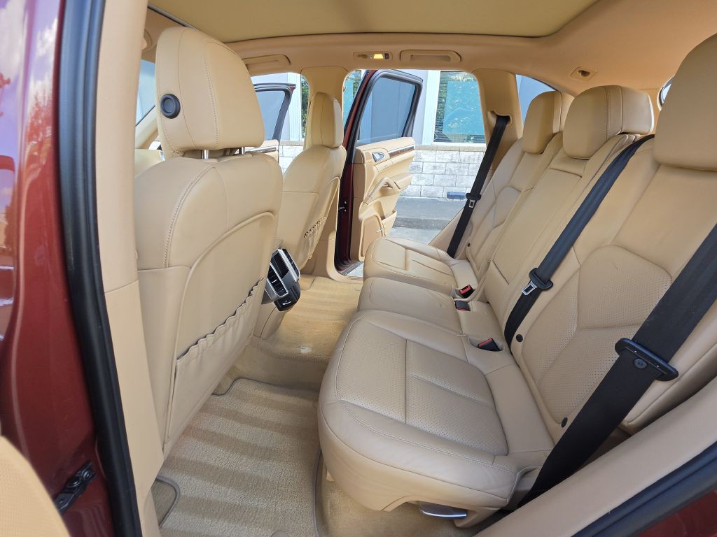 2011 Porsche Cayenne Image 17