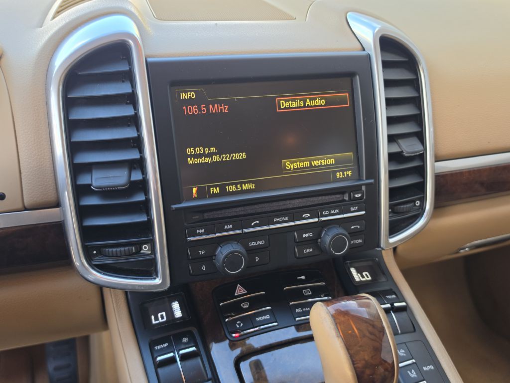 2011 Porsche Cayenne Image 25
