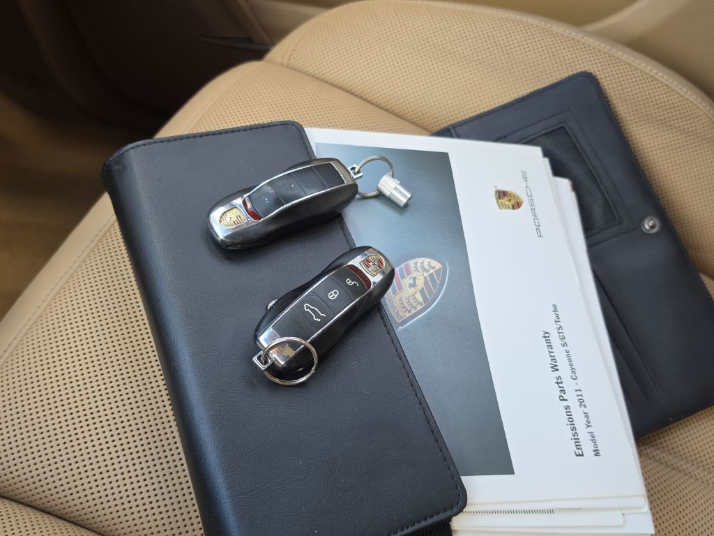 2011 Porsche Cayenne Image 32