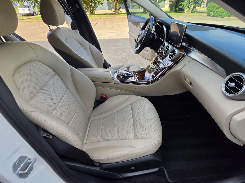 2015 Mercedes-Benz C-Class Image 14