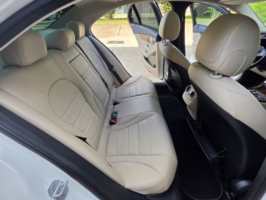 2015 Mercedes-Benz C-Class Image 16