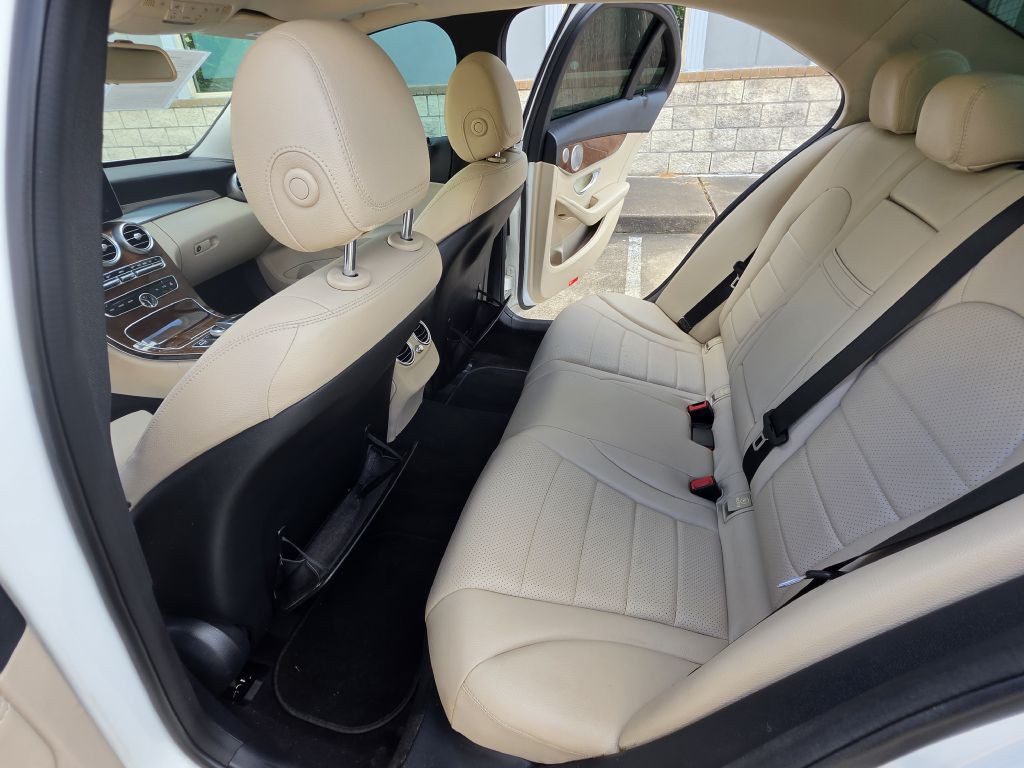 2015 Mercedes-Benz C-Class Image 17