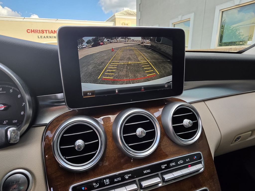 2015 Mercedes-Benz C-Class Image 24
