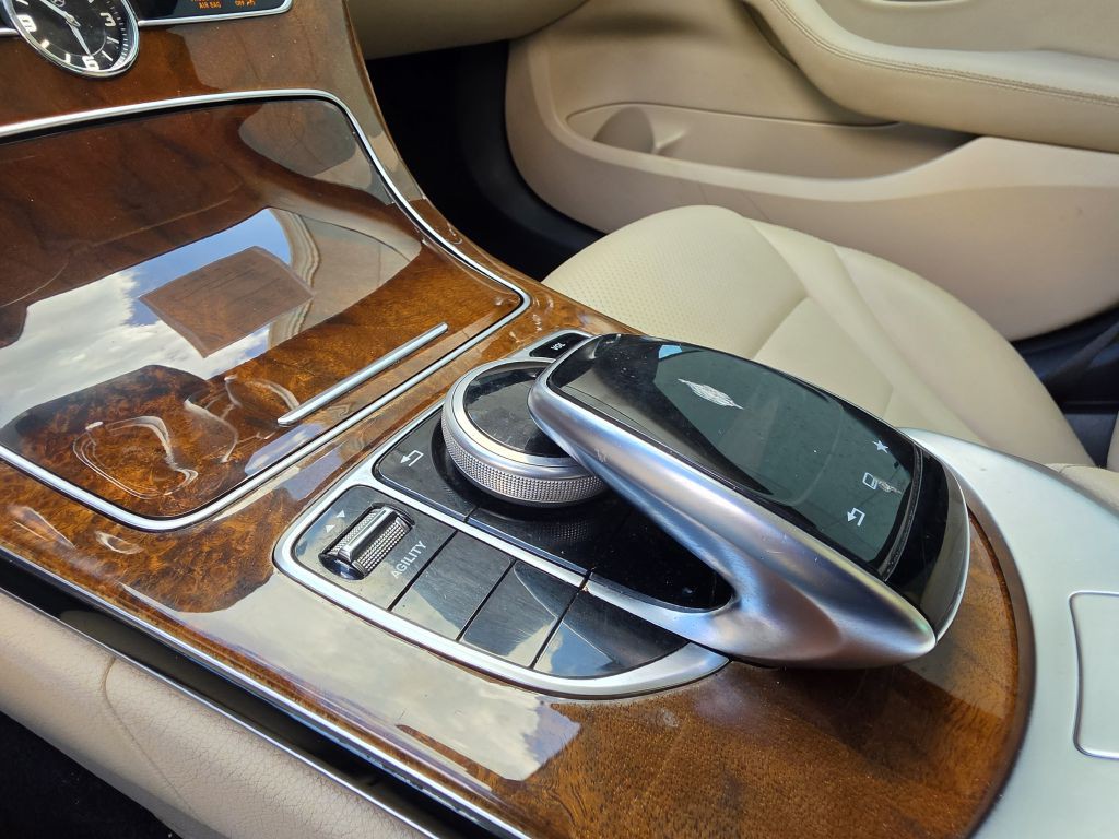 2015 Mercedes-Benz C-Class Image 25