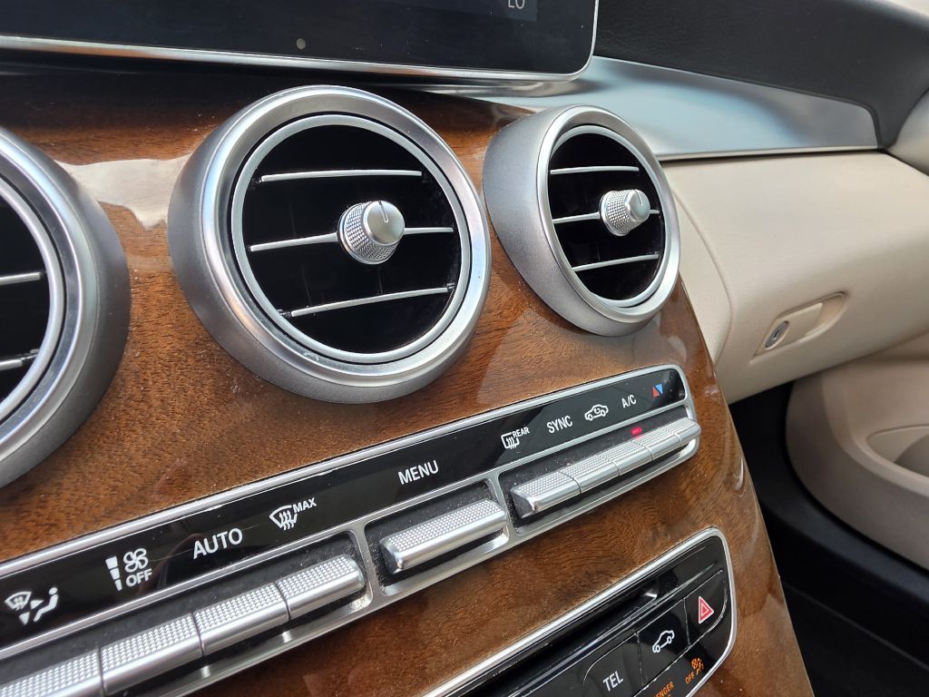 2015 Mercedes-Benz C-Class Image 26