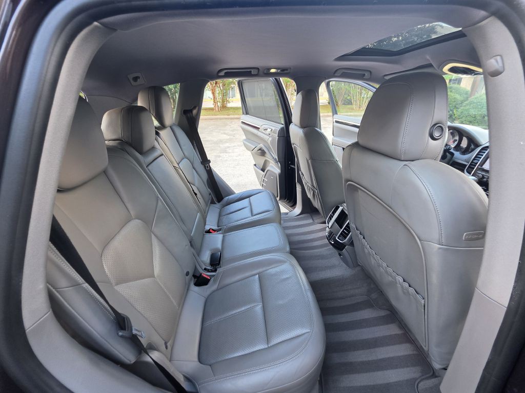 2014 Porsche Cayenne Image 16