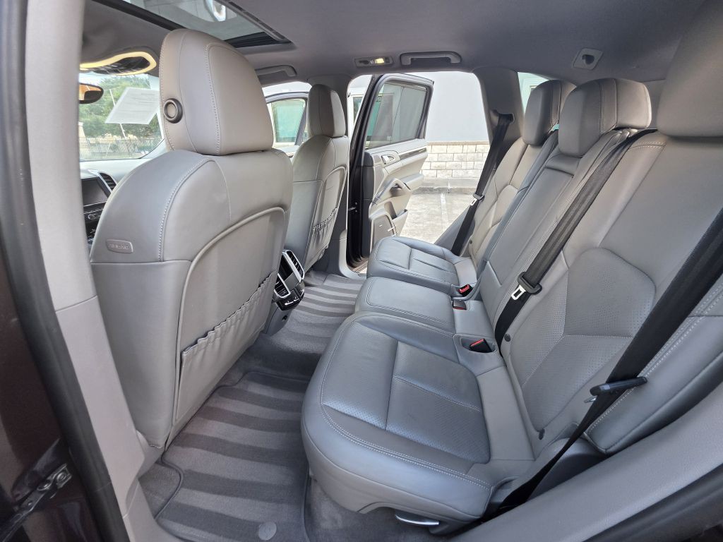 2014 Porsche Cayenne Image 17