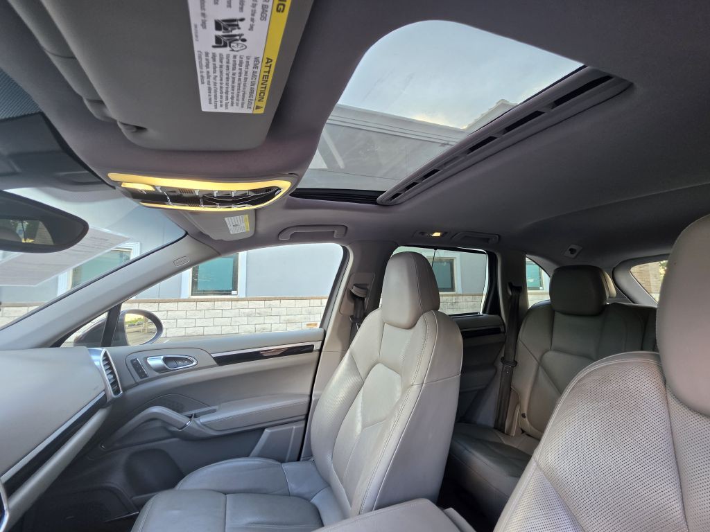 2014 Porsche Cayenne Image 24
