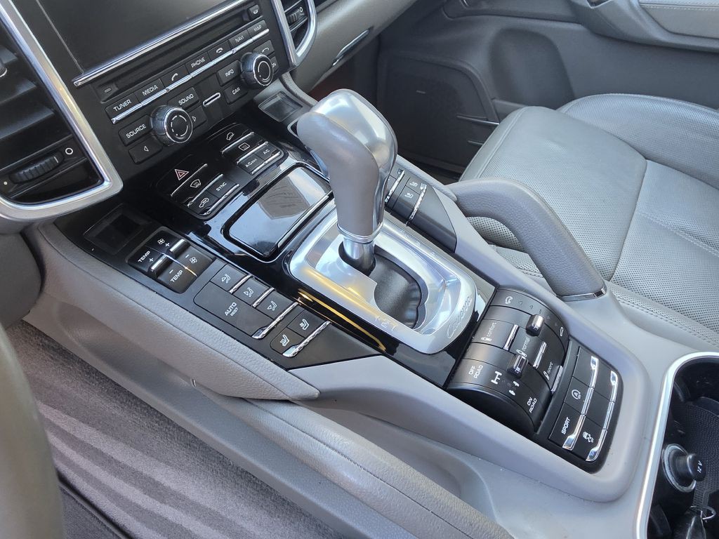 2014 Porsche Cayenne Image 25