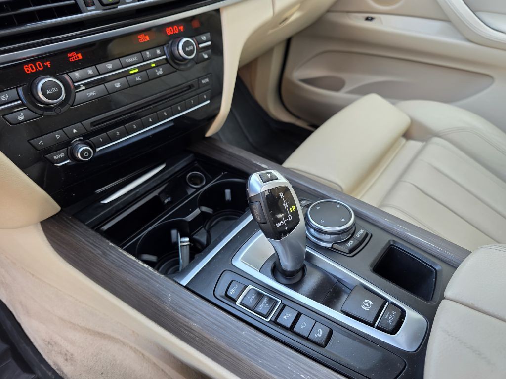 2015 BMW X5 Image 24