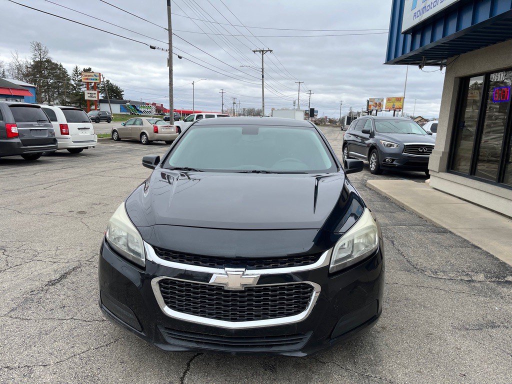 2015 Chevrolet Malibu Image 2