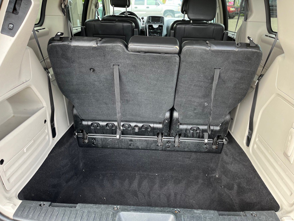 2011 Chrysler Town & Country Image 19