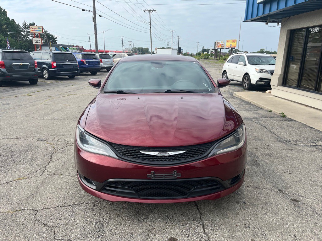 2016 Chrysler 200 Image 2