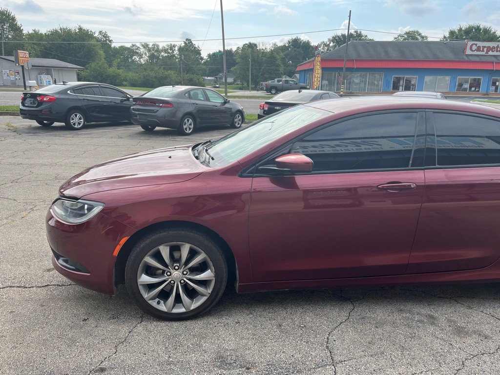 2016 Chrysler 200 Image 4