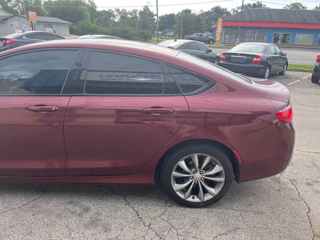 2016 Chrysler 200 Image 5