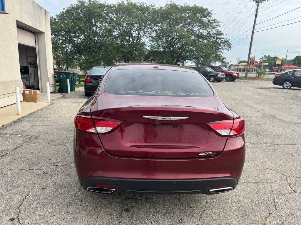 2016 Chrysler 200 Image 7