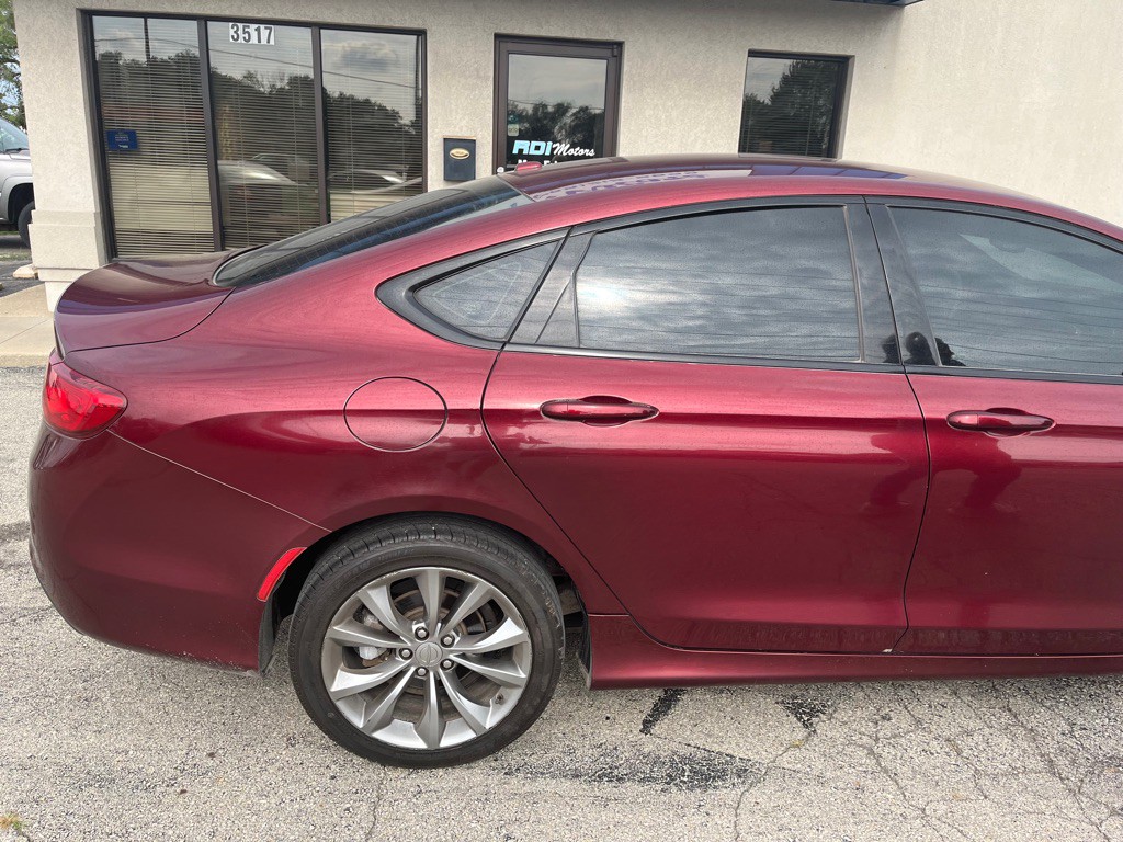 2016 Chrysler 200 Image 9