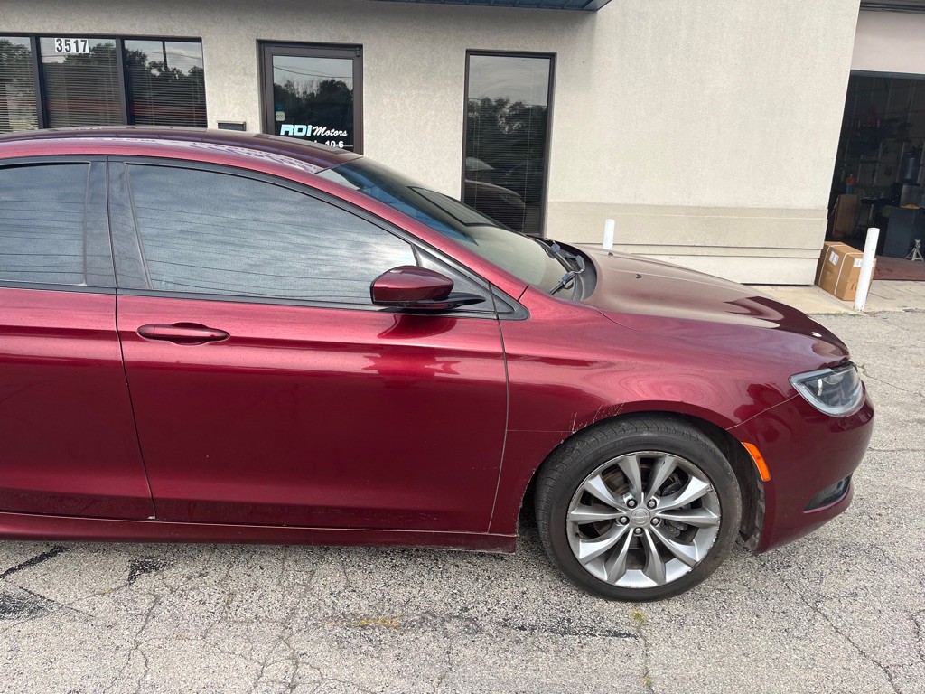 2016 Chrysler 200 Image 10