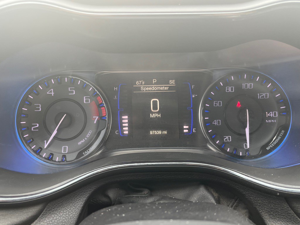 2016 Chrysler 200 Image 11