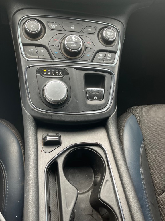 2016 Chrysler 200 Image 13