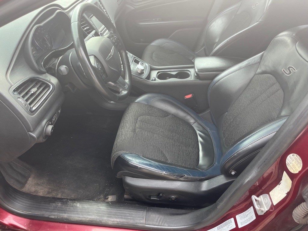 2016 Chrysler 200 Image 14