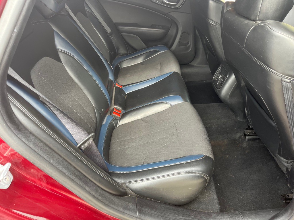 2016 Chrysler 200 Image 17