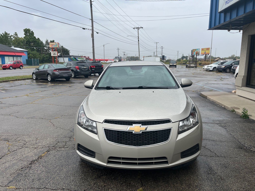2014 Chevrolet Cruze Image 2