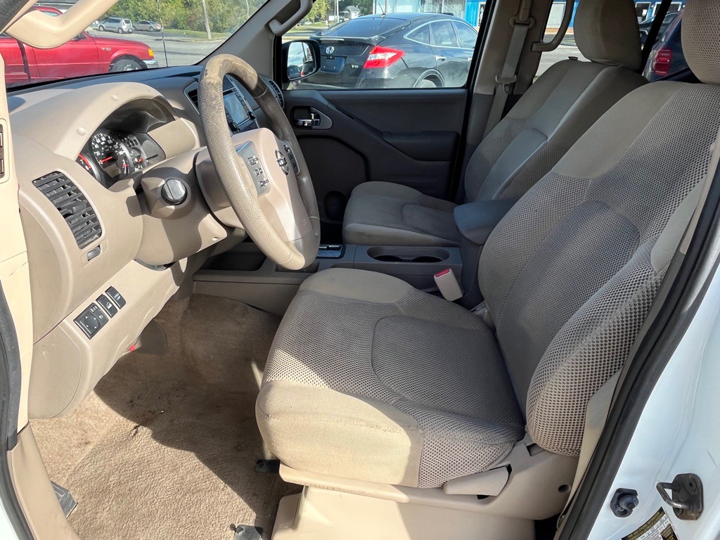 2015 Nissan Frontier Image 15