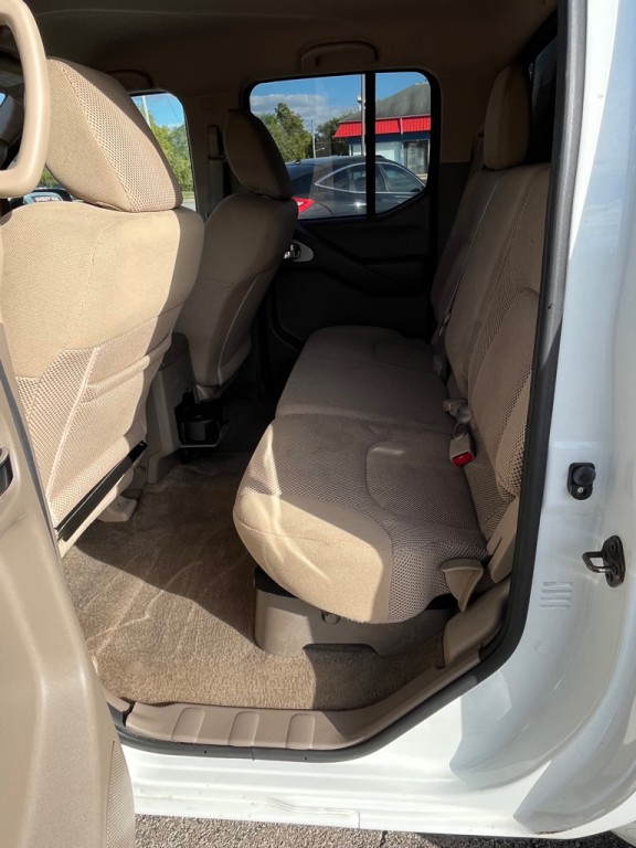 2015 Nissan Frontier Image 16