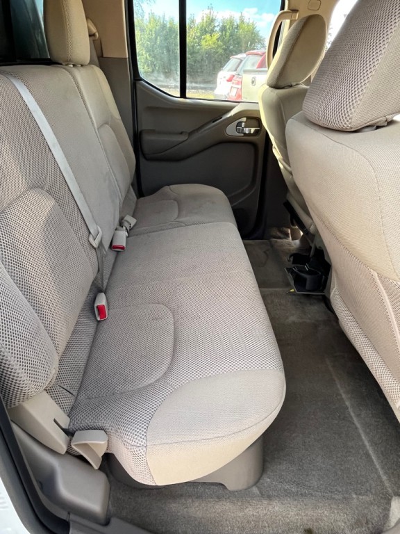 2015 Nissan Frontier Image 18