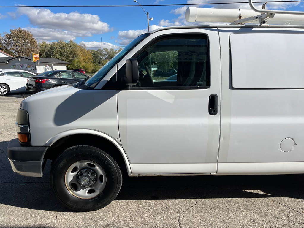 2013 Chevrolet Express Image 4
