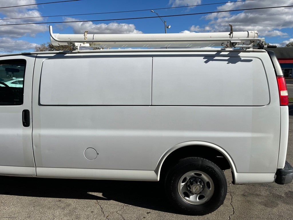 2013 Chevrolet Express Image 5