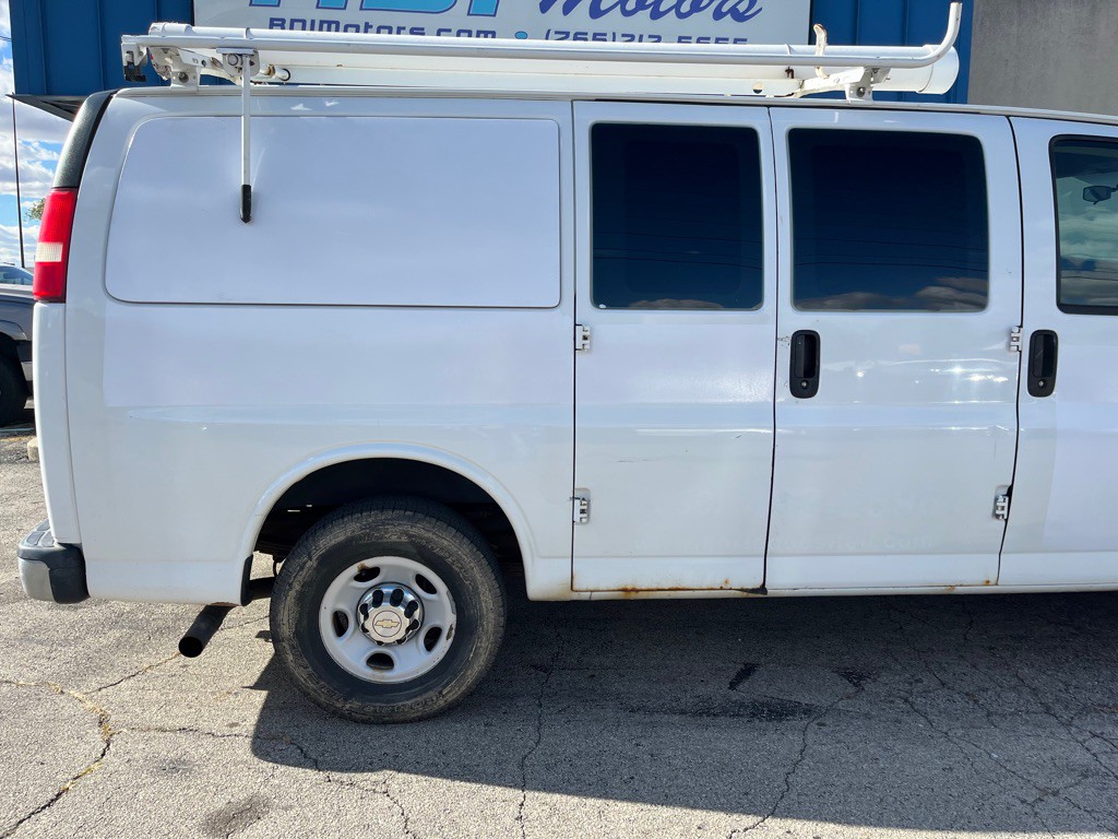 2013 Chevrolet Express Image 9