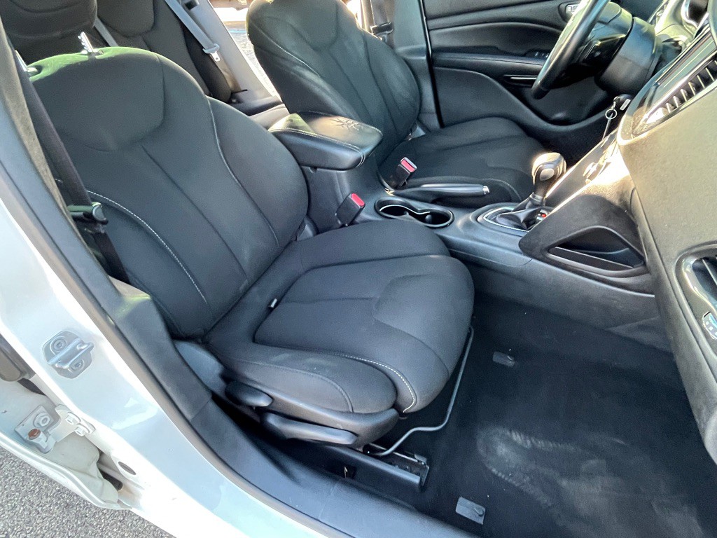 2013 Dodge Dart Image 16