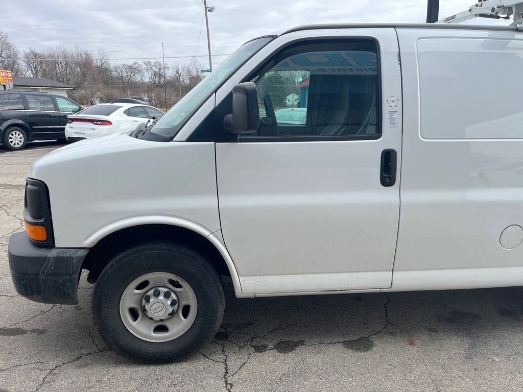 2016 Chevrolet Express Image 4