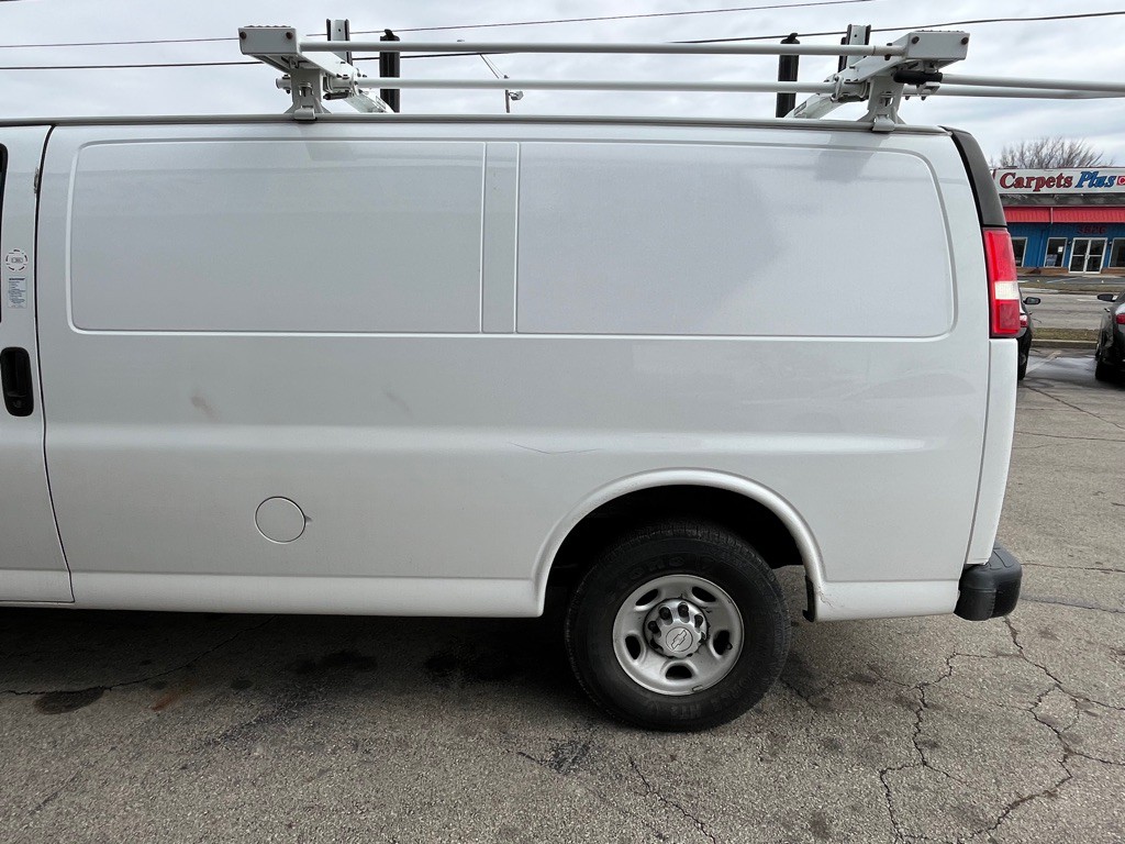 2016 Chevrolet Express Image 5