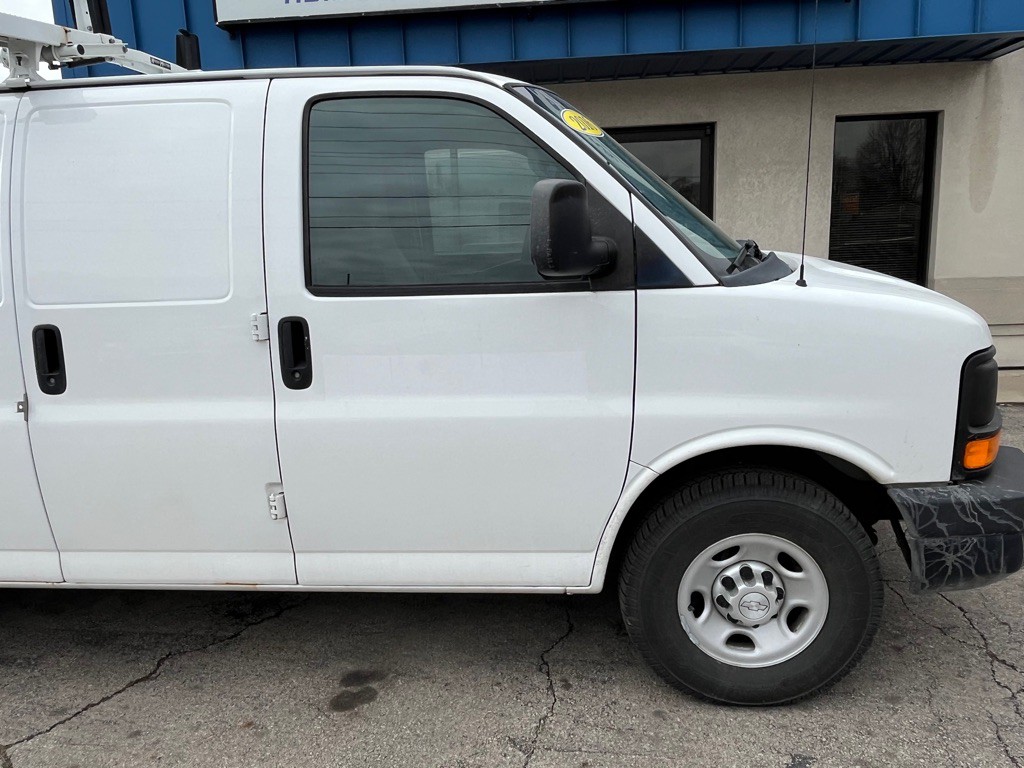 2016 Chevrolet Express Image 10